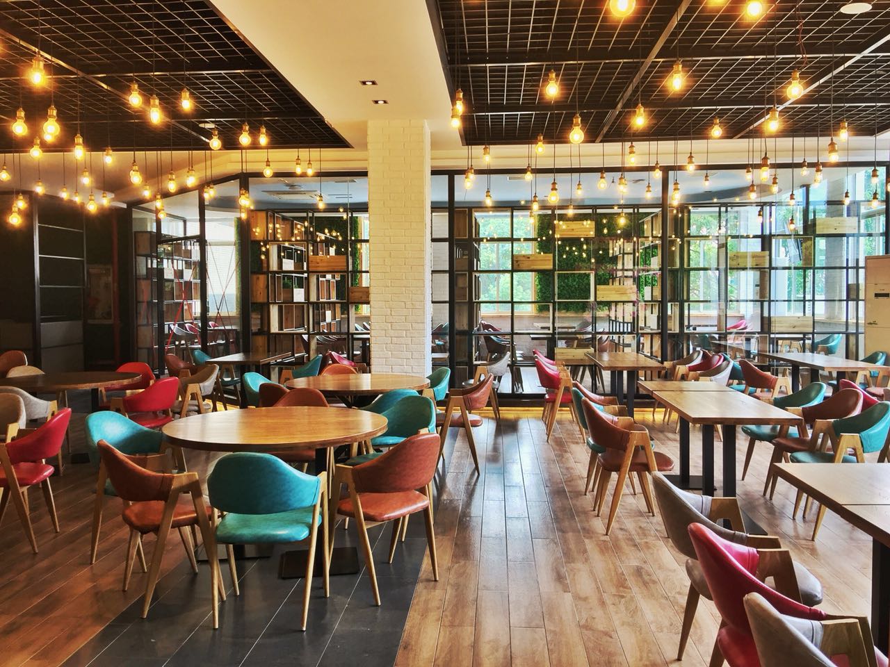 云餐厅实体店内景